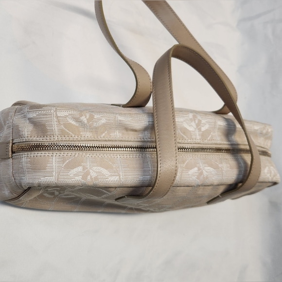 CHANEL Travel Line Nylon Jacquard Leather bag - Picture 5 of 8